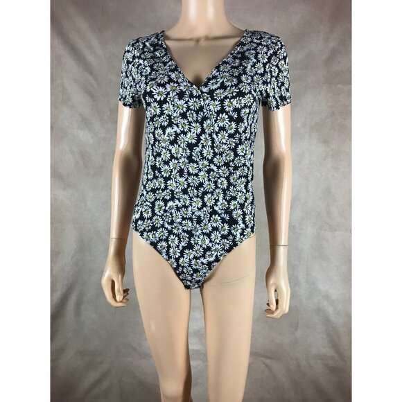 Inspired Hearts Black Daisy Floral V-neck Short Sleeve Bodysuit NWT LARGE - Picture 5 of 6